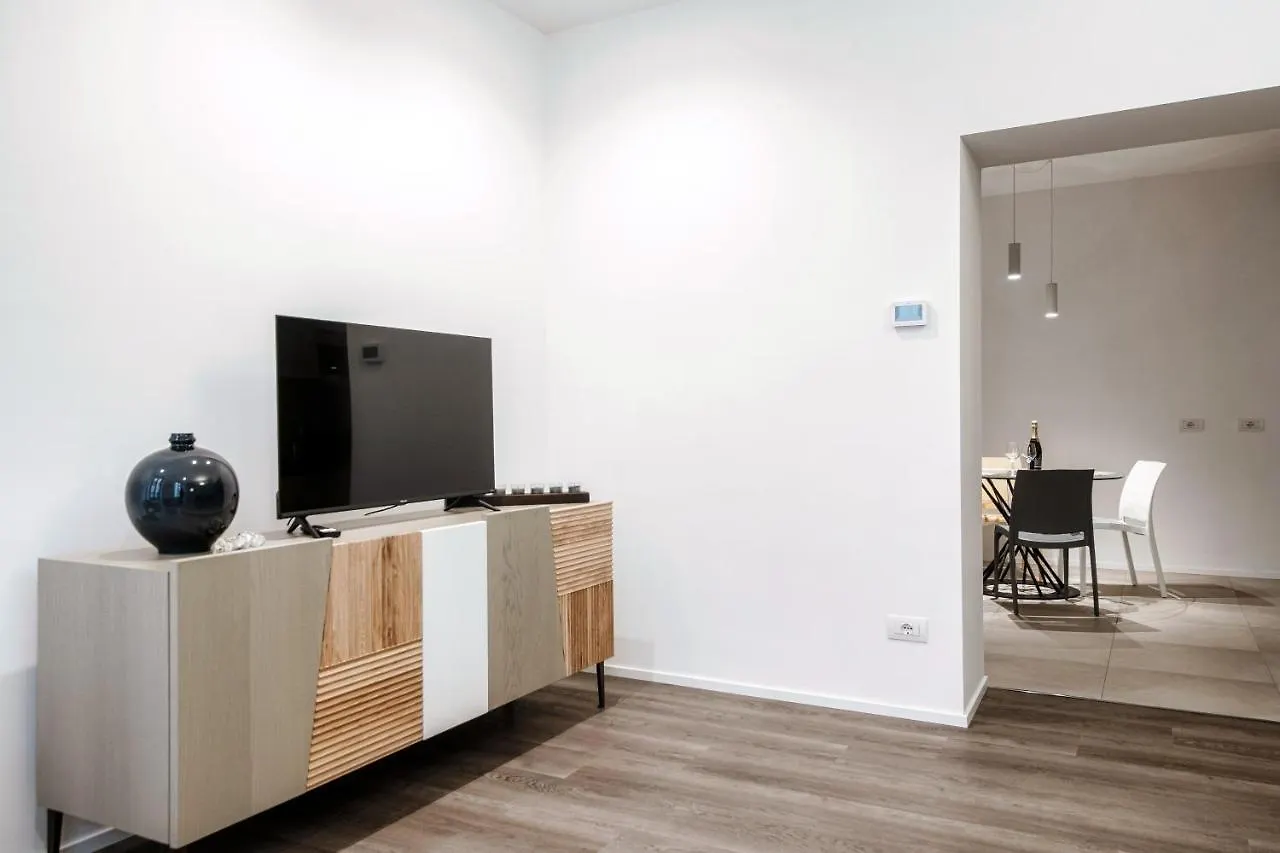 Апартаменты Diaz 67 Life'S Loft - The House Of Travelers Комо Италия