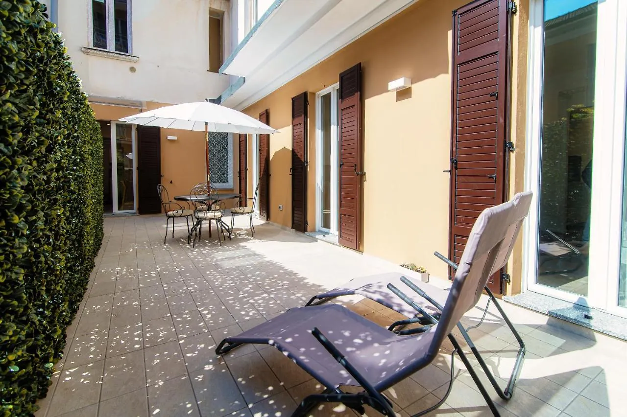 Апартаменты Diaz 67 Life'S Loft - The House Of Travelers Комо 0*,  Италия